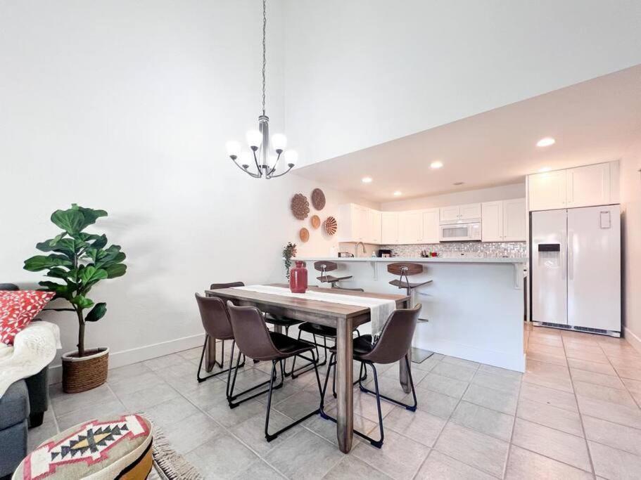Serene Town Home In Chandler With Pool Holiday home