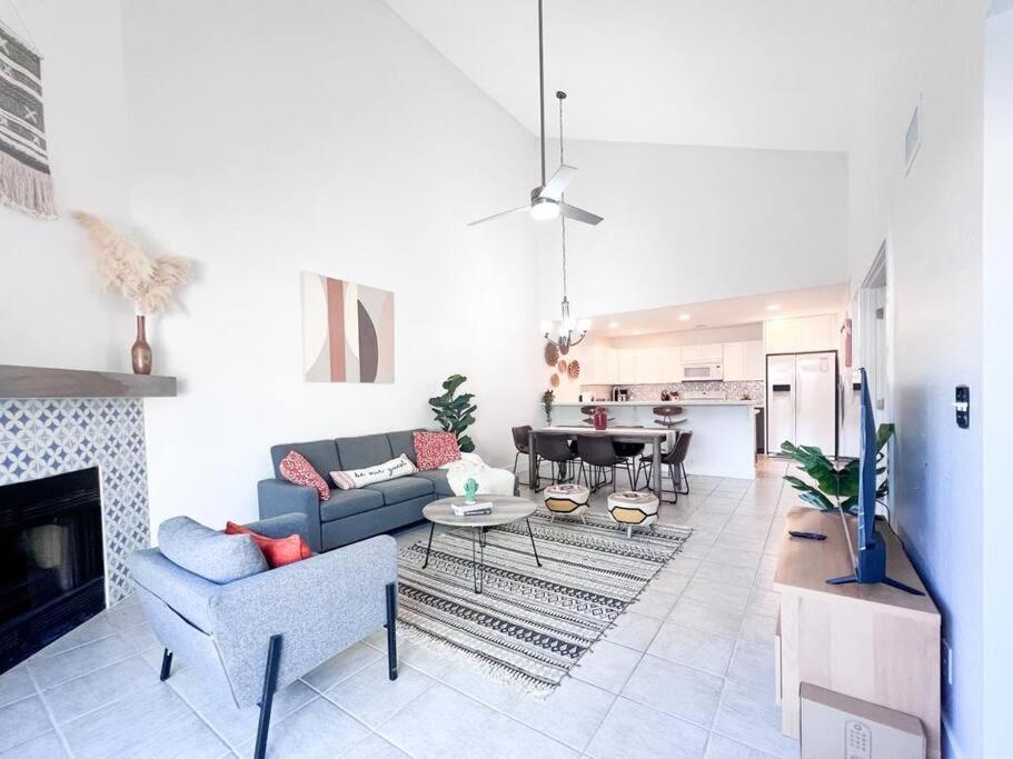 Holiday home Serene Town Home In Chandler With Pool *