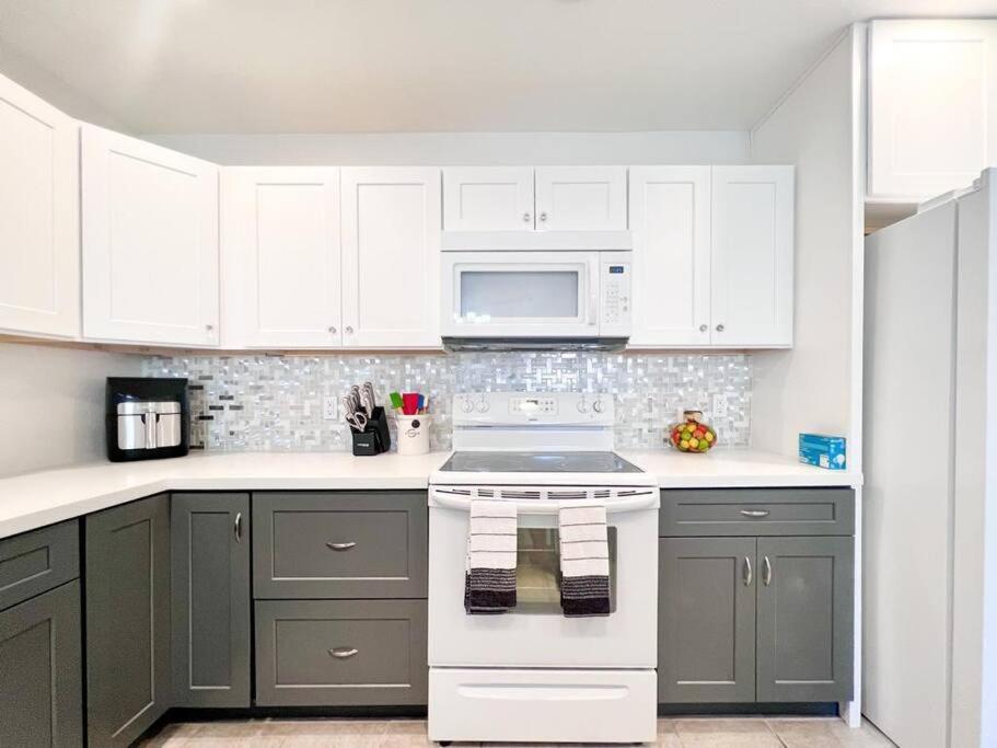 Serene Town Home In Chandler With Pool *