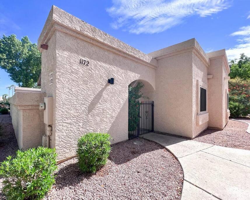 Holiday home Serene Town Home In Chandler With Pool *