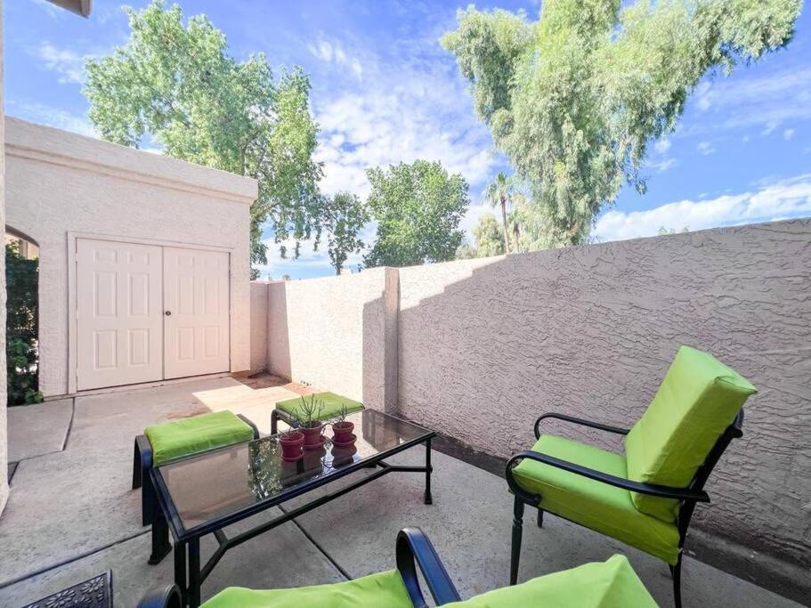 Holiday home Serene Town Home In Chandler With Pool *