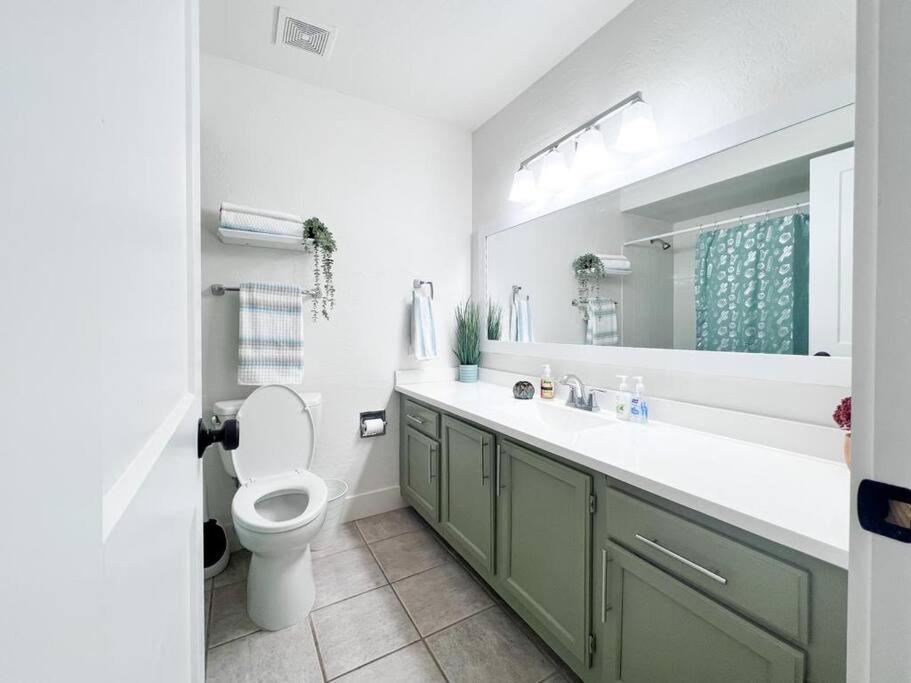 Holiday home Serene Town Home In Chandler With Pool