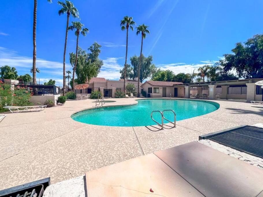 Serene Town Home In Chandler With Pool Holiday home