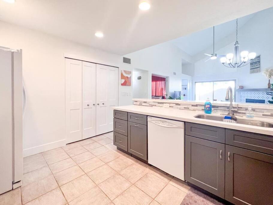 Holiday home Serene Town Home In Chandler With Pool