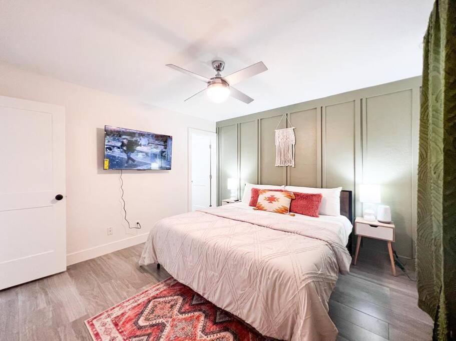 Holiday home Serene Town Home In Chandler With Pool