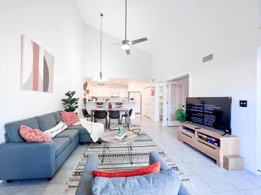 Serene Town Home In Chandler With Pool *