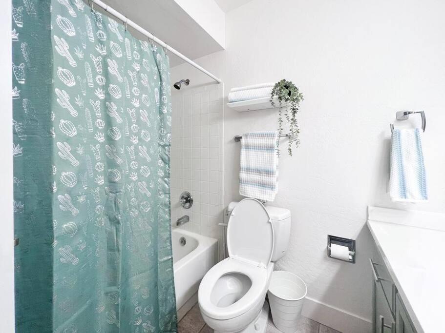Serene Town Home In Chandler With Pool Holiday home *