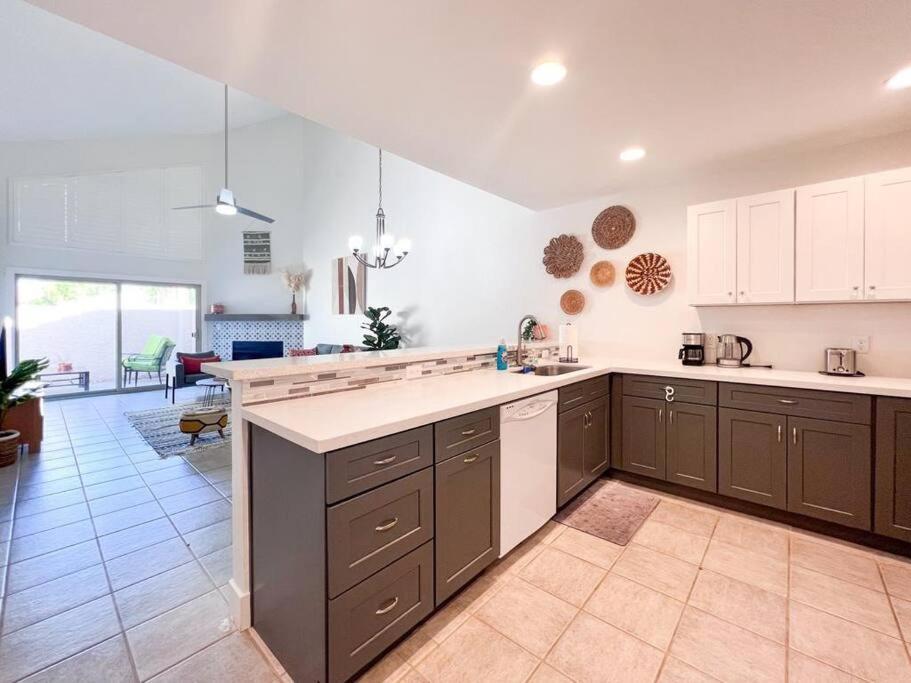 Serene Town Home In Chandler With Pool Holiday home