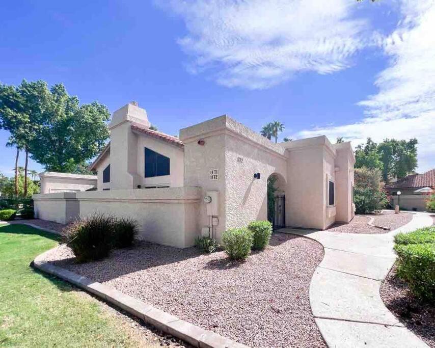 Serene Town Home In Chandler With Pool Holiday home