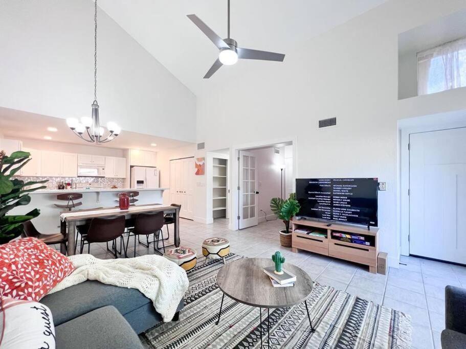 Holiday home Serene Town Home In Chandler With Pool