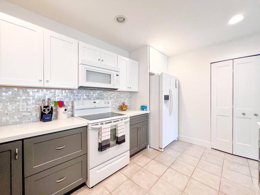 Serene Town Home In Chandler With Pool Holiday home *