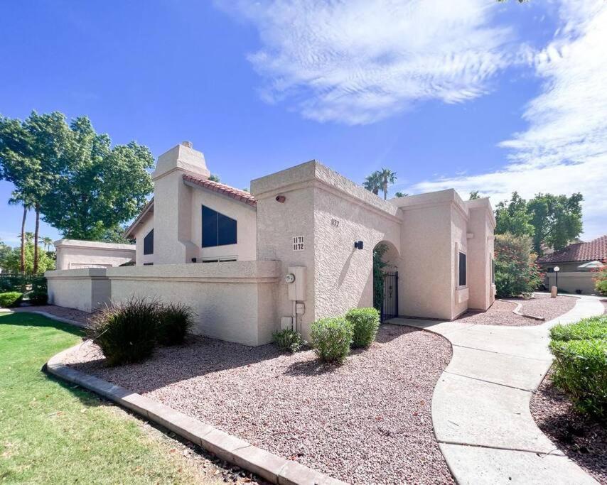 Serene Town Home In Chandler With Pool *